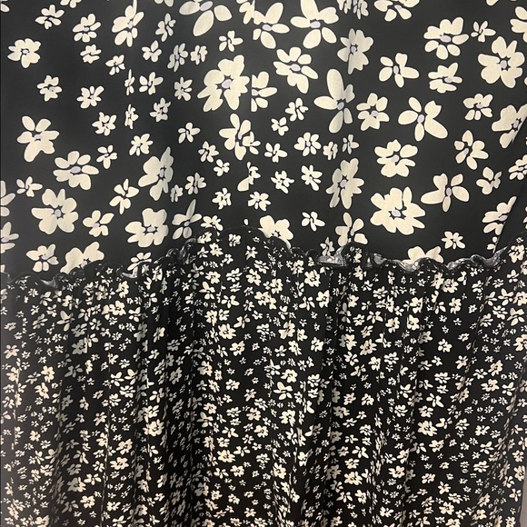 Maurice’s Kimono Daisy Print Black & White Floral Size Medium - Picture 4 of 14